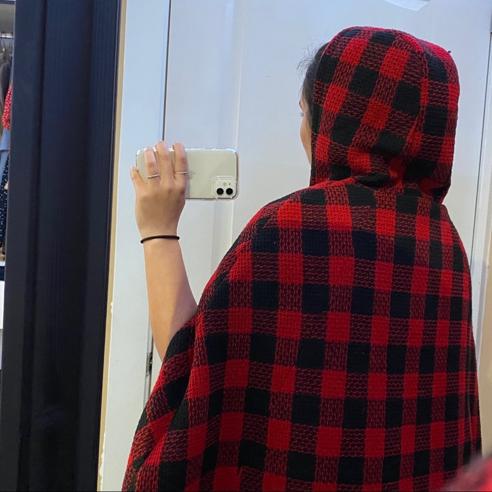 Checkered cape - Picture 2 of 3